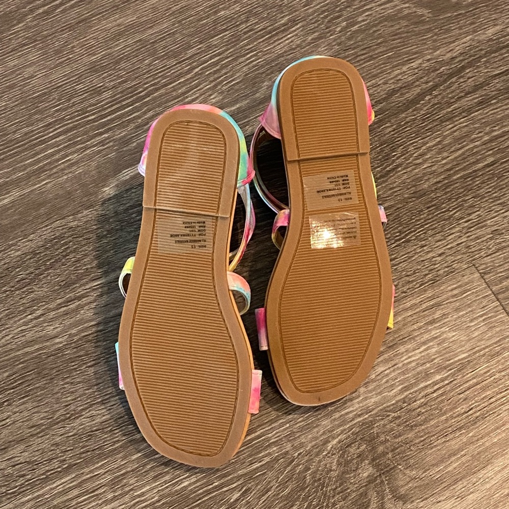 ๐พHP๐พ GIRLS' OLIVIA MILLER Girls Color Ensemble Sandal
NWOT Size 13 - Picture 3 of 11